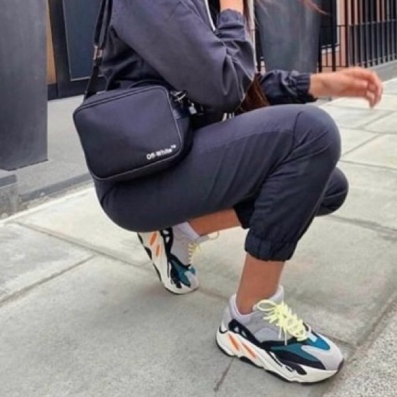 Adidas Yeezy Boost 700 sz 4 men 5 women new - Picture 9 of 10